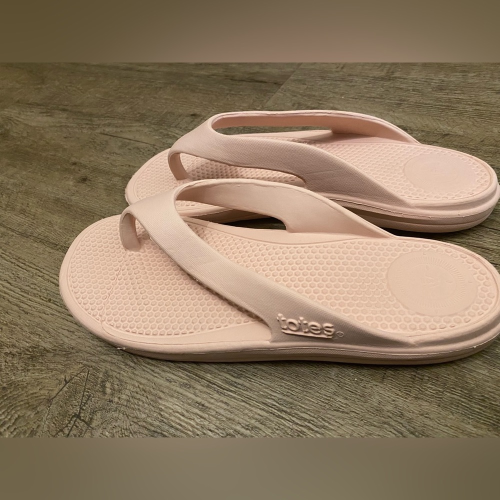 Light pink size 10 women’s sandals